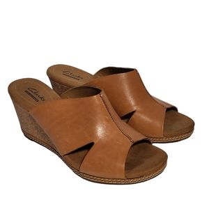 Clarks Women’s Helio Island Sandals w/Heel Tan Leather Slip On Shoes Size 9